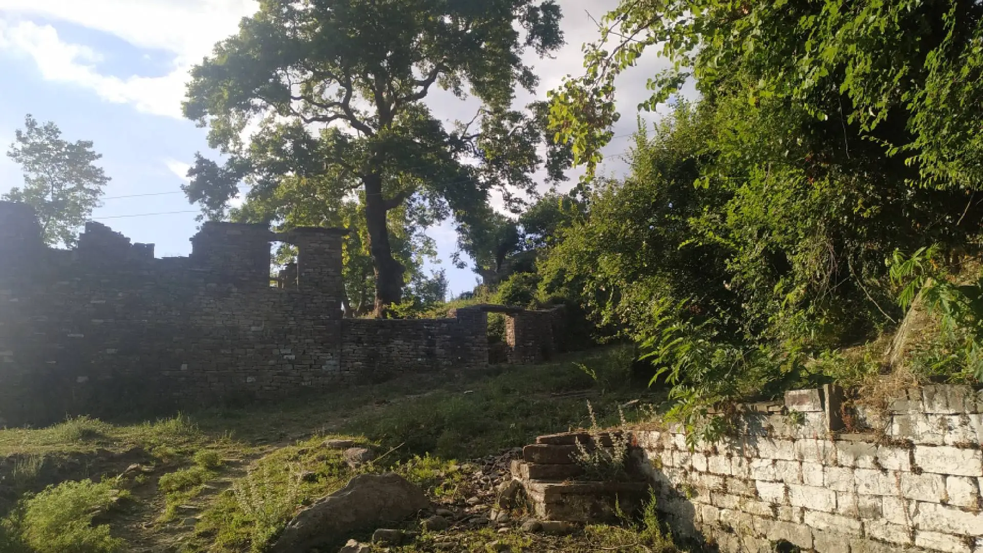 VILLAGE LESKAJ
