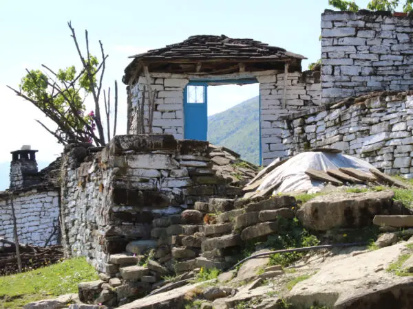 VILLAGE MBREZHDAN